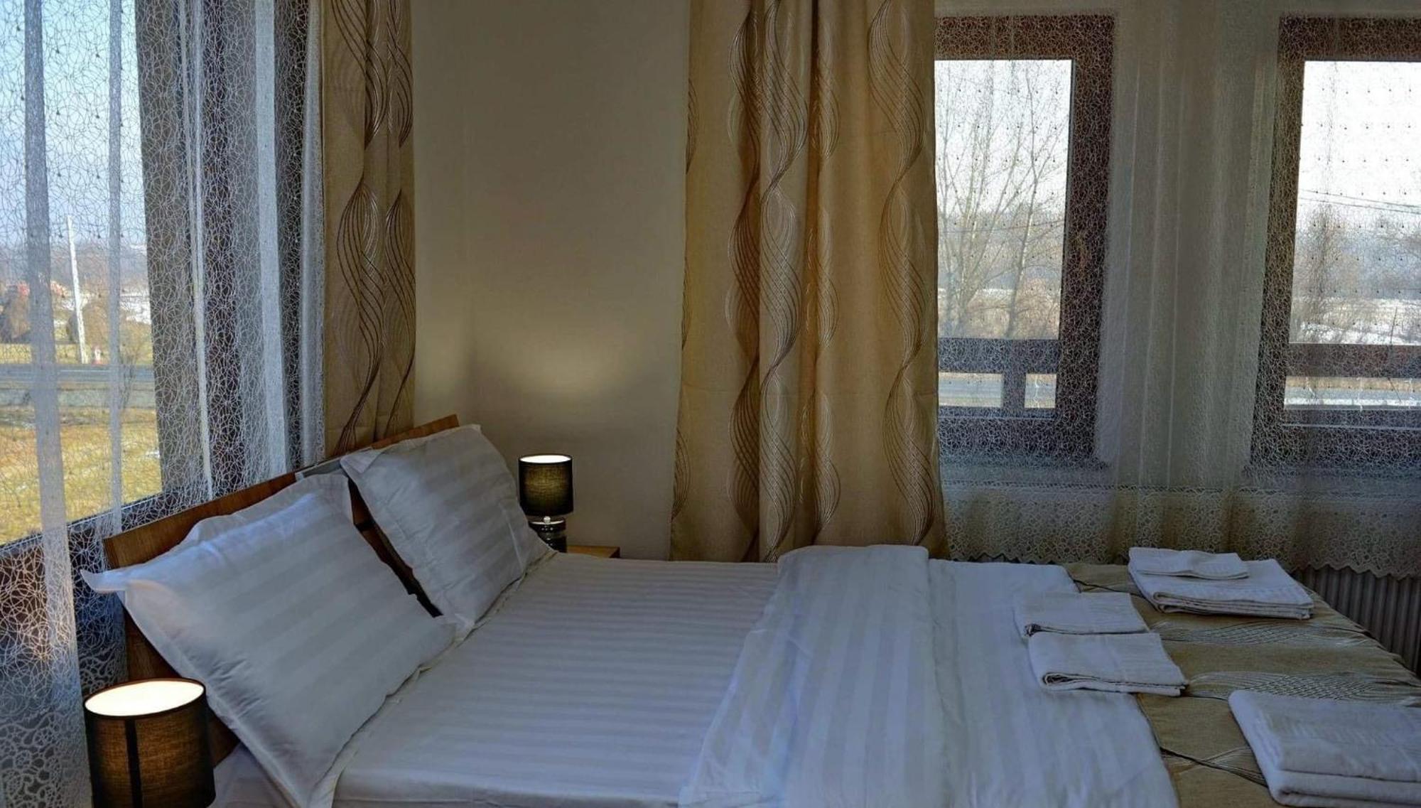Hotel Casa Vadeanu à Sighetu Marmaţiei Extérieur photo